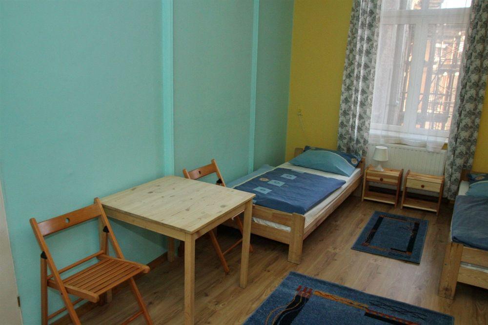Appartamento Old Town Luxe Retreat - King Bed - Steps To Main Square Cracovia Esterno foto
