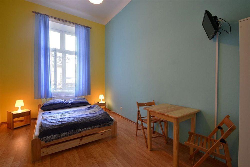 Appartamento Old Town Luxe Retreat - King Bed - Steps To Main Square Cracovia Esterno foto