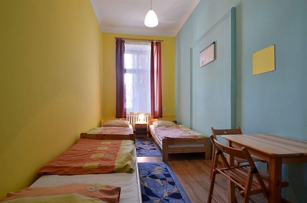 Appartamento Old Town Luxe Retreat - King Bed - Steps To Main Square Cracovia Esterno foto