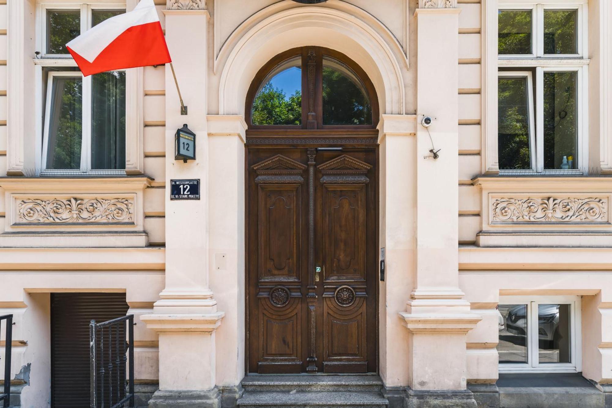 Appartamento Old Town Luxe Retreat - King Bed - Steps To Main Square Cracovia Esterno foto