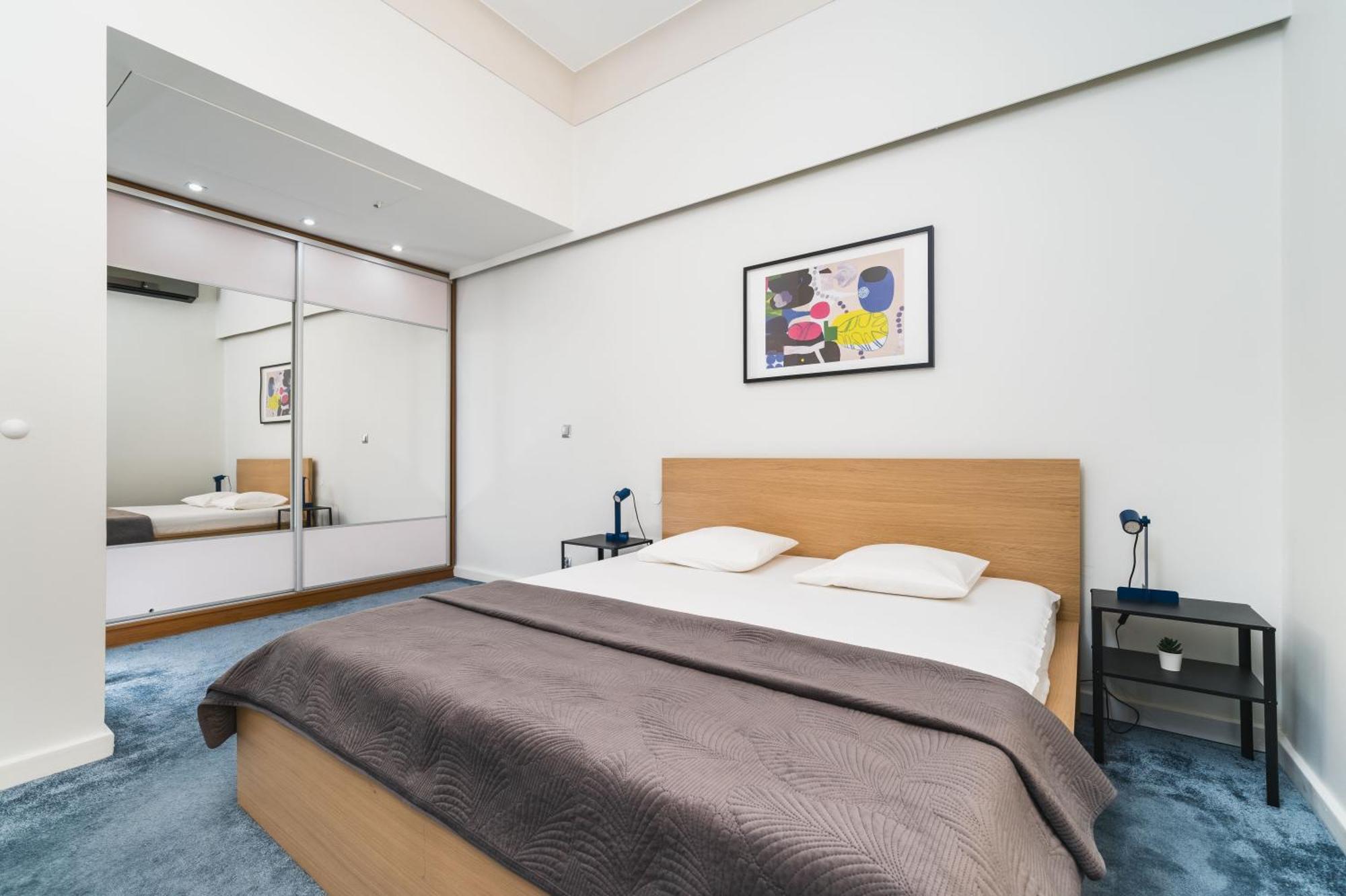 Appartamento Old Town Luxe Retreat - King Bed - Steps To Main Square Cracovia Esterno foto