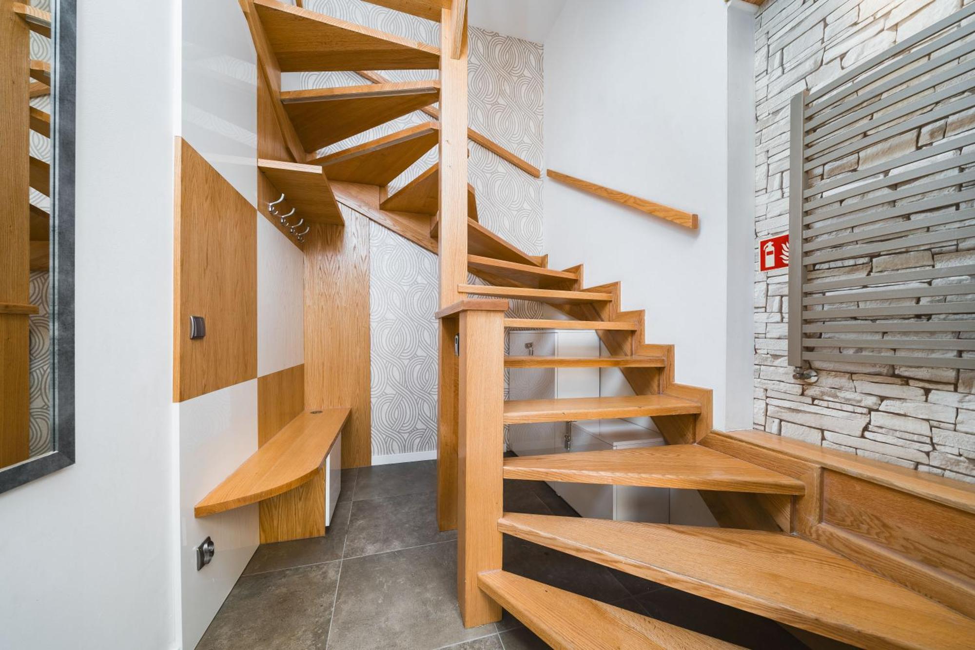 Appartamento Old Town Luxe Retreat - King Bed - Steps To Main Square Cracovia Esterno foto