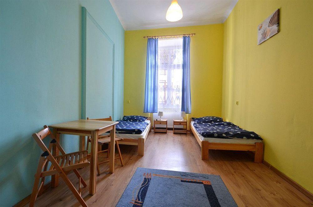 Appartamento Old Town Luxe Retreat - King Bed - Steps To Main Square Cracovia Esterno foto