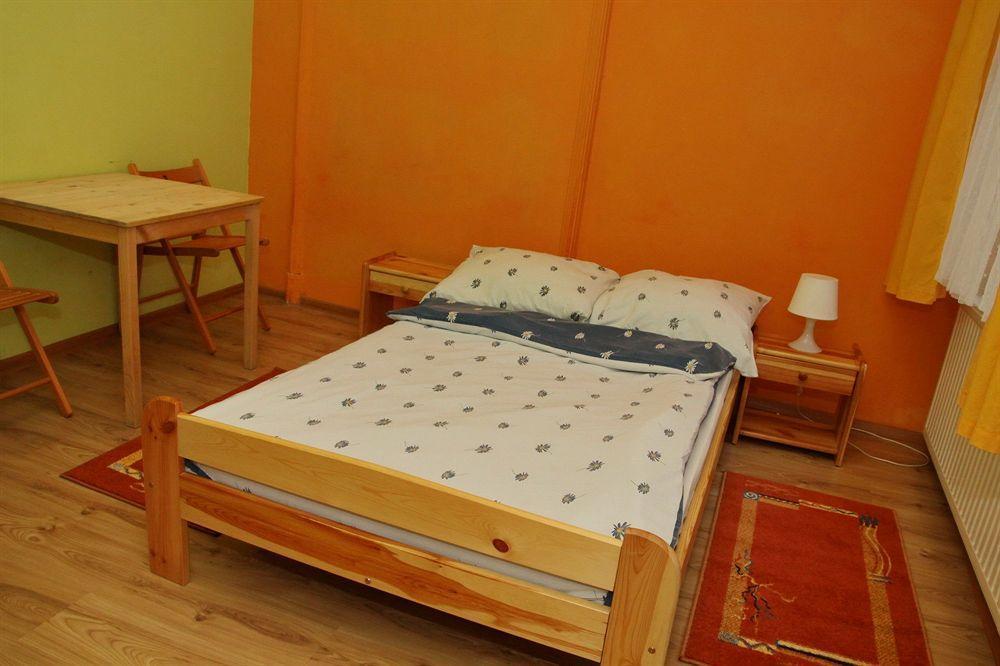 Appartamento Old Town Luxe Retreat - King Bed - Steps To Main Square Cracovia Esterno foto