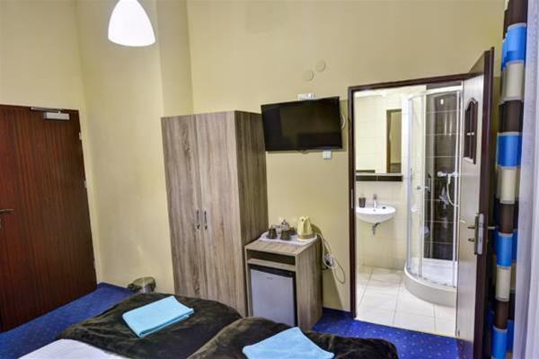 Appartamento Old Town Luxe Retreat - King Bed - Steps To Main Square Cracovia Esterno foto