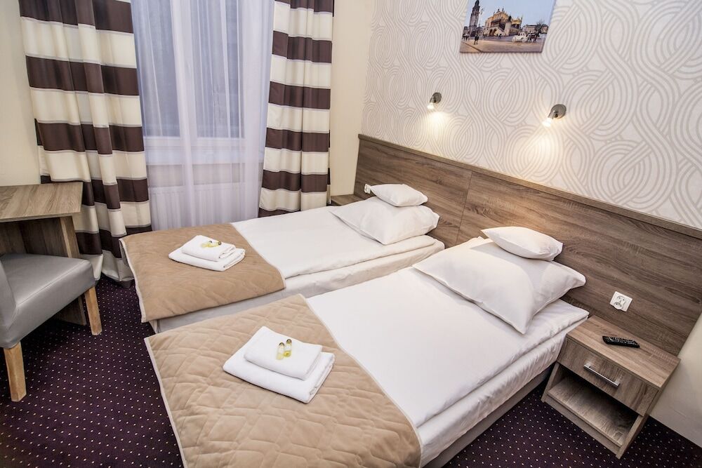 Appartamento Old Town Luxe Retreat - King Bed - Steps To Main Square Cracovia Esterno foto