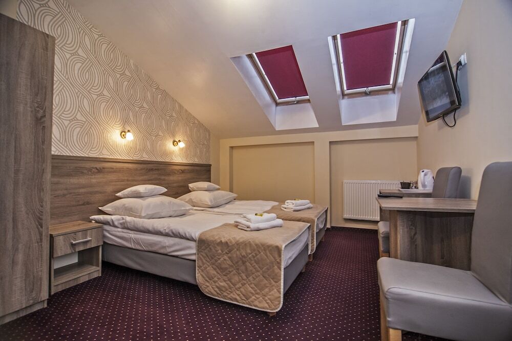 Appartamento Old Town Luxe Retreat - King Bed - Steps To Main Square Cracovia Esterno foto