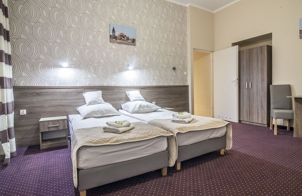 Appartamento Old Town Luxe Retreat - King Bed - Steps To Main Square Cracovia Esterno foto