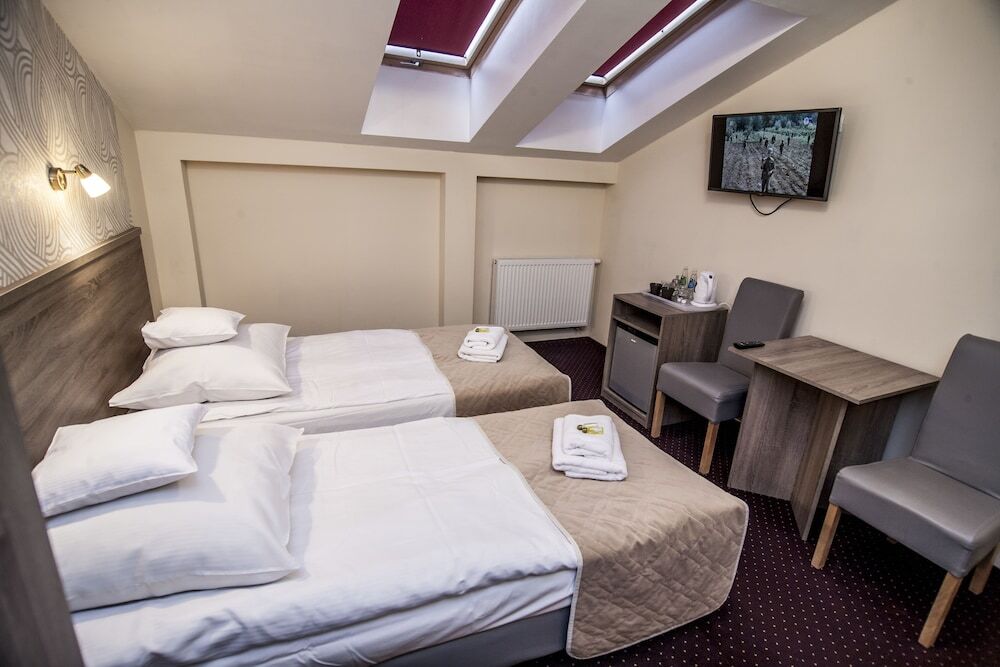 Appartamento Old Town Luxe Retreat - King Bed - Steps To Main Square Cracovia Esterno foto