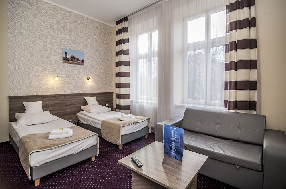 Appartamento Old Town Luxe Retreat - King Bed - Steps To Main Square Cracovia Esterno foto